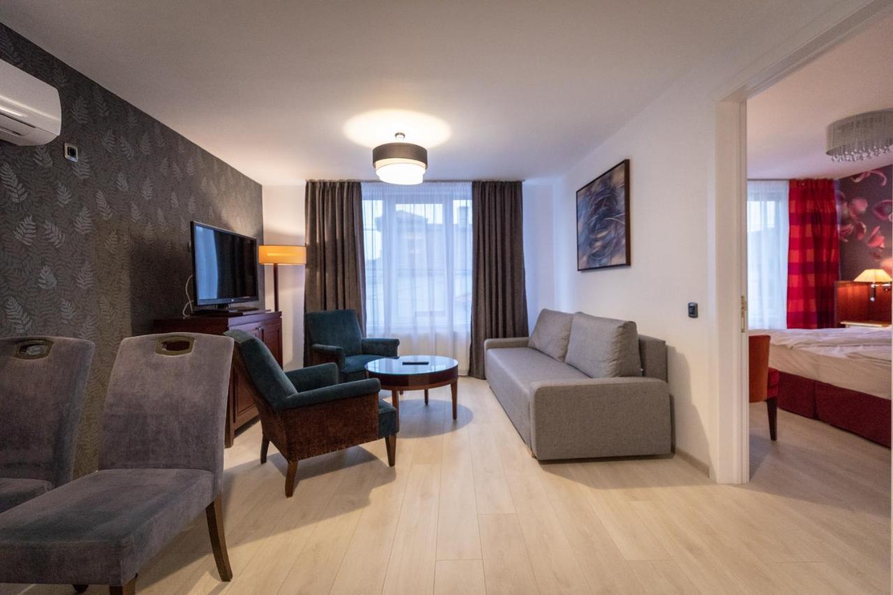 Hotel Derby AH Alba Iulia Exterior foto