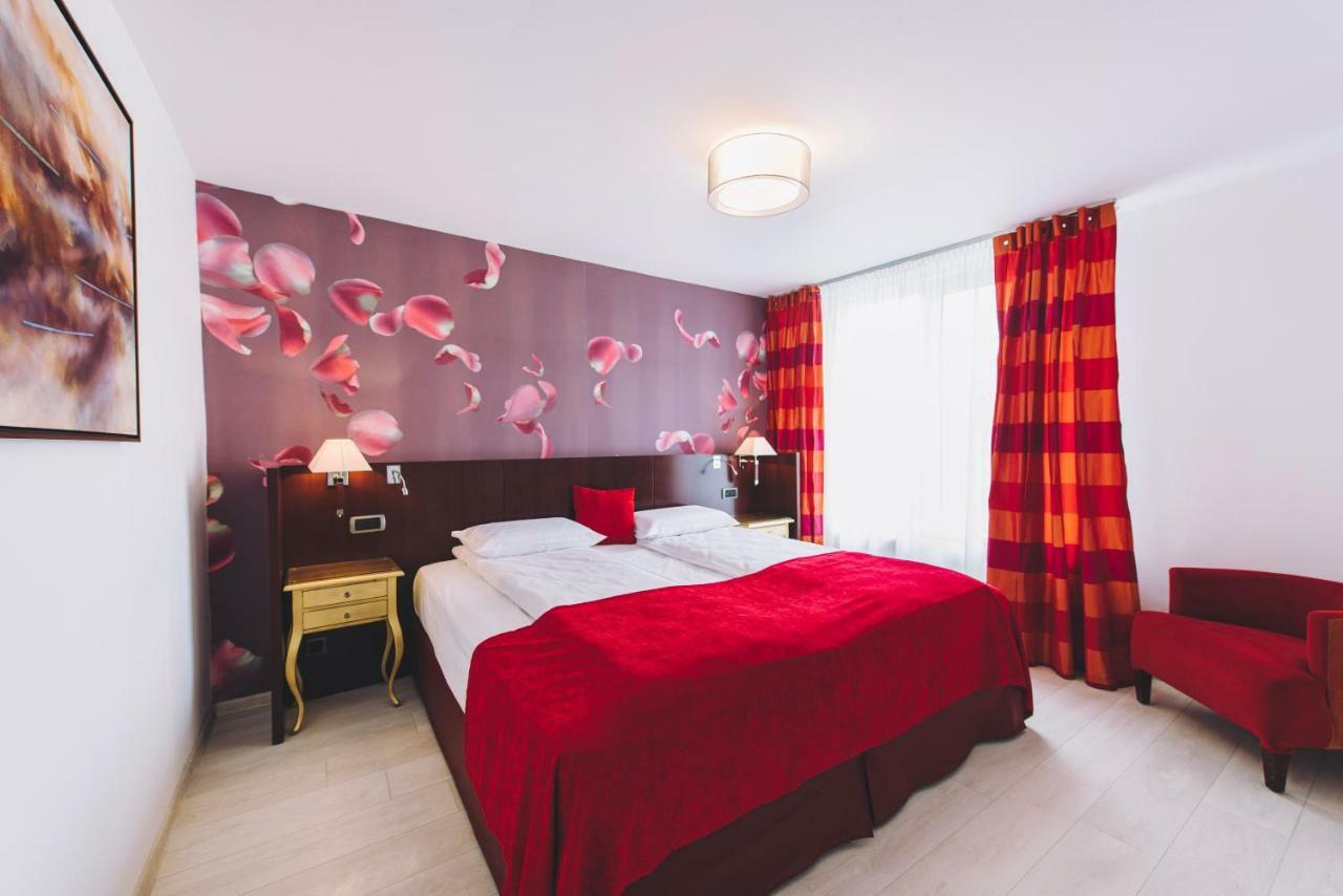 Hotel Derby AH Alba Iulia Exterior foto